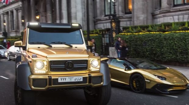 این خودروهای بن‌سلمان تماما از طلا ساخته شده‌اند!/ عکس