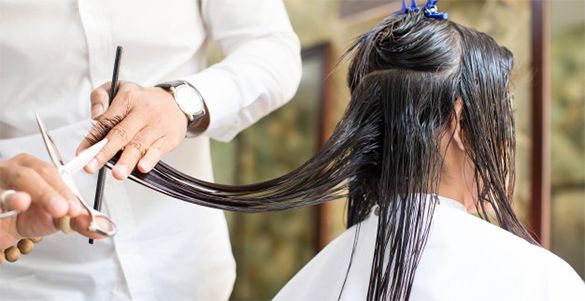 شانه زدن موهای خیس برای درمان شپش سر
