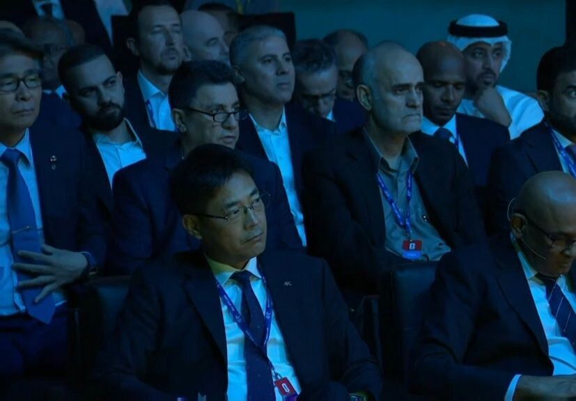 عکس| ژست خاص امیر قلعه‌نویی در مراسم قرعه‌کشی انتخابی جام جهانی