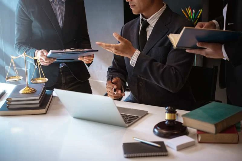 اقامت |امارات ویژگیهای کلیدی یک وکیل ثبت شرکت متخصص در دبی برای ایرانیان